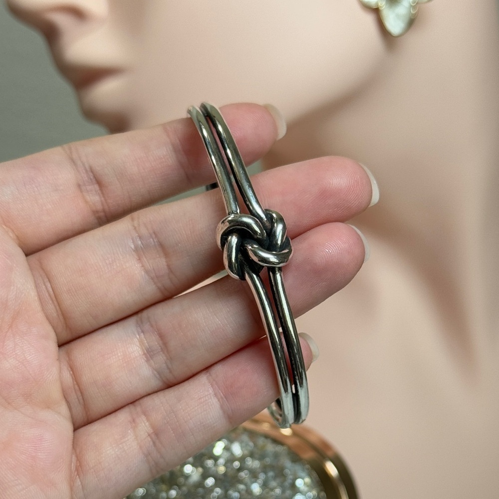 Trendy Design S925 Silver Knot Bracelet - Picture 3 of 4